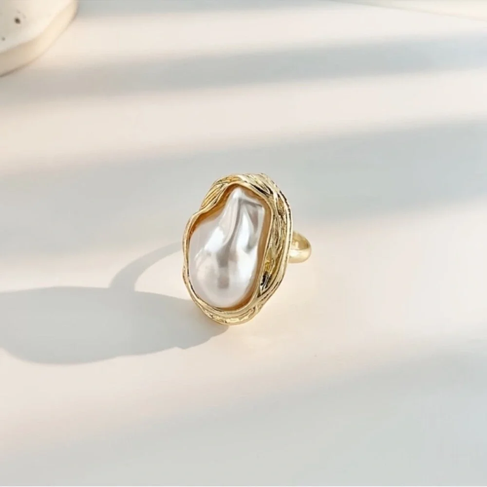 NEW❗️Elegant Gold and Pearl Adjustable Ring. Stylish Ring 🤍